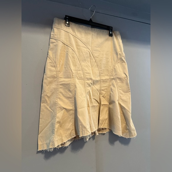 Banana Republic - Vintage Tan Trumpet Skirt Asymmetrical Pleated (Size 8) - Picture 3 of 8